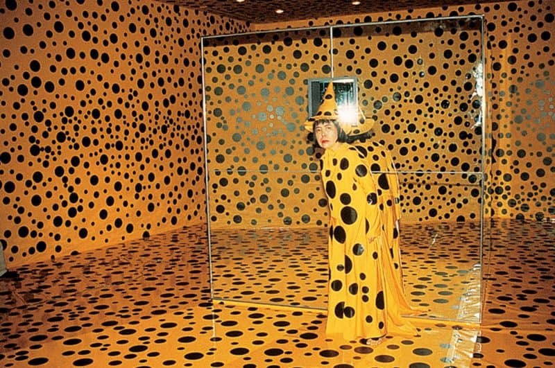 Yayoi Kusama: Vida e Obra: O Universo das Abóboras e a Diversidade de Suas Expressões Artísticas